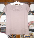 バドローズ　マーリア　水野　陽子　 ２００８年　オータムコレクション ＞　フレンチスリーブ・ベスト　＞　巻き薔薇モティーフがアクセント。袖と裾はレース編み地