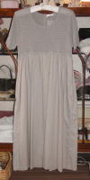 バドローズ　マーリア　水野　陽子 bud rose Maglia Yoko mizuno  ２０１０年　春コレクション＞ワンピース グレー＞ハイウエストの切り替えギャザー。上身頃がかぎ針編みニット、スカート部分が麻綿の上品なワンピースです。