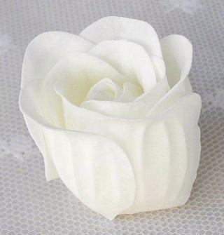 薔薇の雑貨＞インテリア＆フレグランス＞薔薇のソープは本物の薔薇のような石鹸です。石鹸として使用できますが、インテリアにも♪
