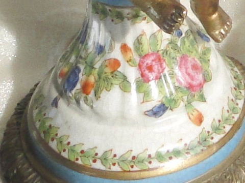 アンティーク＞インテリア＞キャンドルスタンド＞1920年頃／フランス製＞台座の陶器には可愛い花が・・・・