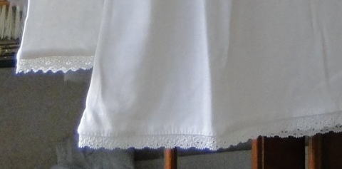 バドローズ　マーリア　水野　陽子　 ２０１０年　秋コレクション＞カットソー＞胸元の豪華な飾りが印象的なカットソーです。袖口と裾にレース飾りが施されています。＞生成　素材：綿50％　モダール50％