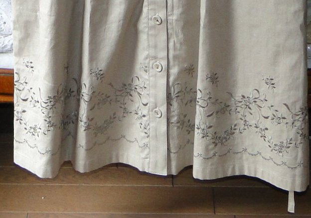 バドローズ　マーリア　水野　陽子　 ２０１０年　秋コレクション＞チュニック＞ベージュ＞すそ周りにはおしゃれな刺繍