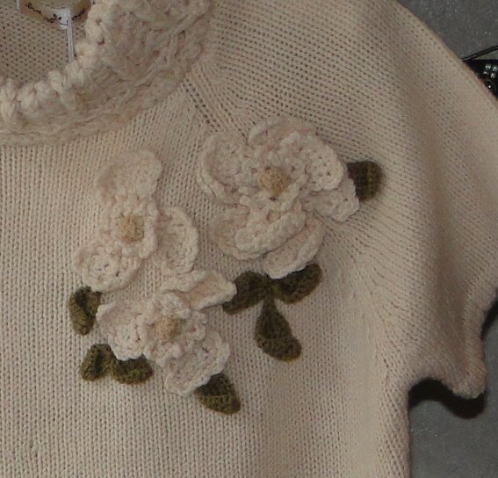 バドローズ　マーリア　水野　陽子　 ２０１０年　冬コレクション＞半そでセーター　生成＞鉤針編みのお花