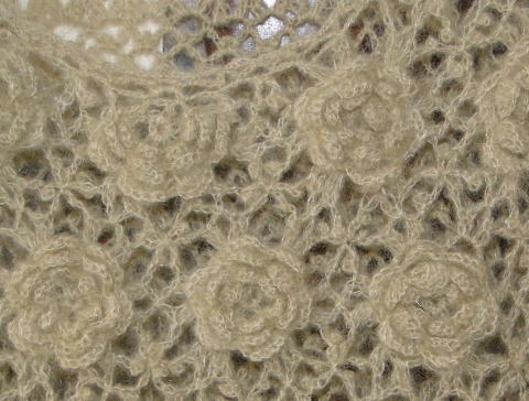 バドローズ　マーリア　水野　陽子　 ２０１０年　冬コレクション＞半そでセーター　グリーン＞やさしいお花のモティーフですね。