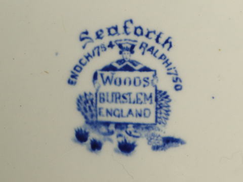 アンティーク・テーブルウエアー＞ブルー & ホワイト＞Wood & Sons, Pattern:Seaforth＞ストーク・オン・トレントのバースレム、ウッド＆サンズ社の大皿。花で囲まれた東洋の風景・・・・・中国でしょうか？　人気のシーフォース・パターン、オーバル・プレートです。＞Seaforth  ENOCH 1784  RALPH 1750  WOODS  BURSLEM  ENGLAND