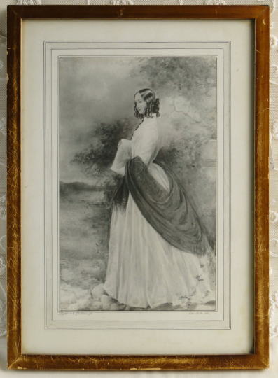 アンティーク・フレーム＞若い女性の肖像＞ロングドレスで着飾った若い女性。凛とした表情で左の方向を見ている図柄です。木製のアンティークフレームです。