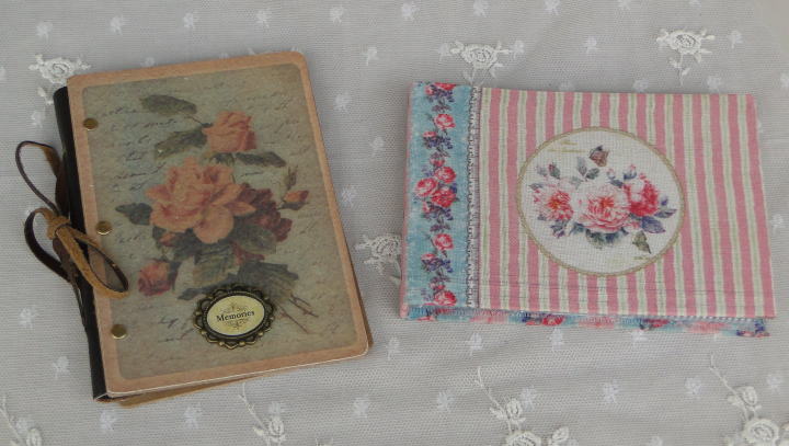 薔薇の雑貨＞バラのフォトアルバム＞表紙に薔薇の絵が描かれたフォトアルバムです。アンティーク風、パステル調の２種類。ポストカードサイズの写真やカードが入るポケットアルバムです。