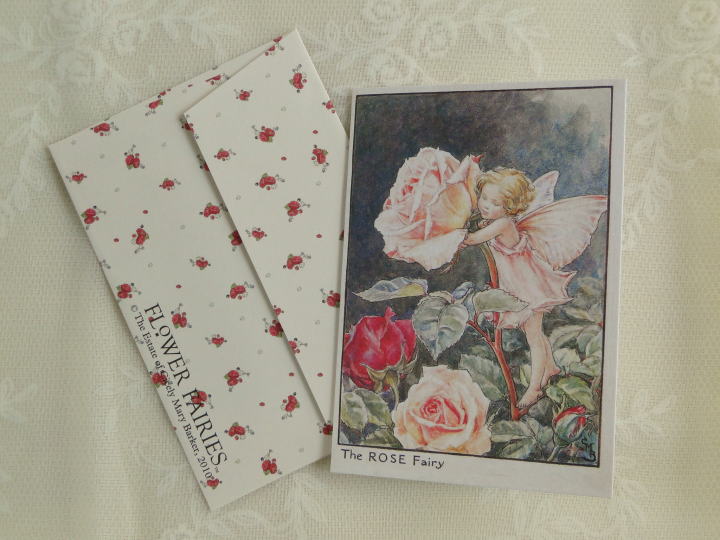 フェアリー・ステイショナリー＞シシリー・メアリー・バーカー　Cicery Mary Barker＞花の妖精封筒付きカード　FLOWER FAIRIES　The ROSE Fairy＞小さな薔薇がちりばめられた可愛い封筒付き♪おなじみのシシリー・メアリー・バーカー『薔薇の妖精』です。