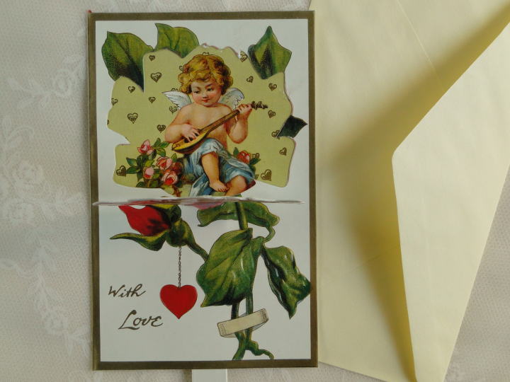 ヴィクトリアン・ステイショナリー＞封筒付き薔薇のプッシュ・アップ・カード＞エンボス加工のヴィクトリアン・グリーティングカードです。