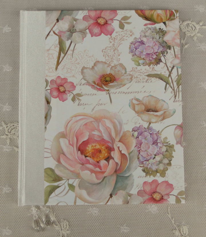 薔薇の雑貨＞薔薇のノート＞可愛いビーズのブックマーカー付。内側のノートは無地です。イラストやデザインブックに♪