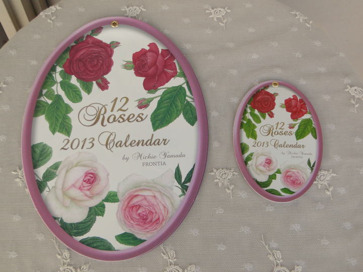 薔薇の雑貨＞2013年版 カレンダー＞オーバルローズ＞薔薇のボタニカルアート・・・・・エンジのオーバルフレームのようなカレンダーです。２種類の大きさです。