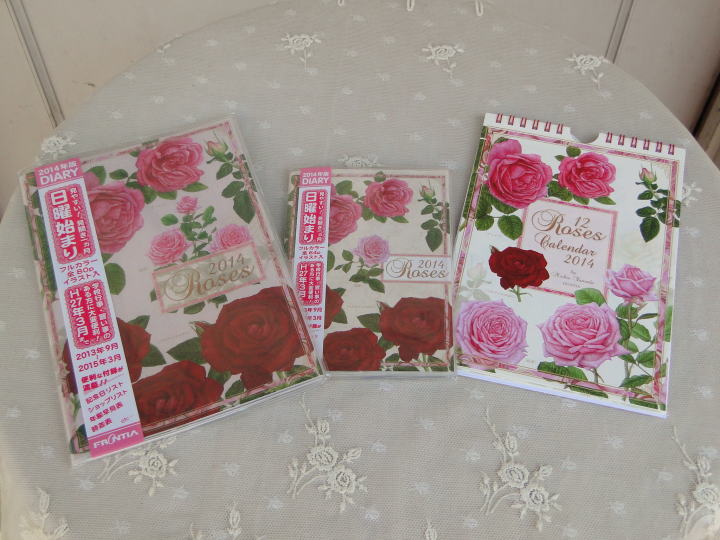 薔薇の雑貨＞2014年版 ダイアリー & カレンダー＞ Ａ５とＡ６の２サイズの美しい薔薇で彩られた見やすい見開き１ヶ月のスケジュール帳と壁掛け用カレンダーです。