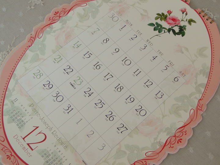 薔薇の雑貨＞2014年版 カレンダー＞ ルドゥーテ・カレンダー＞ルドゥーテ、薔薇のボタニカルアート＞ダイカットされた、おしゃれなオーバルカレンダー（405*312㎜）