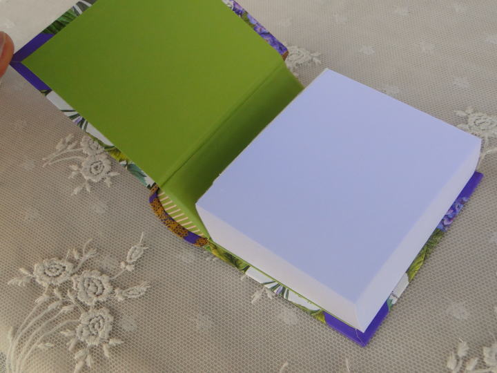 Hydrangea＞MICHL DESIGN WORKS＞あじさいシリーズ＞ブルーからパープルの色が映えるあじさいシリーズ。ブック・ノートパッドは224枚組のメモパッドです。