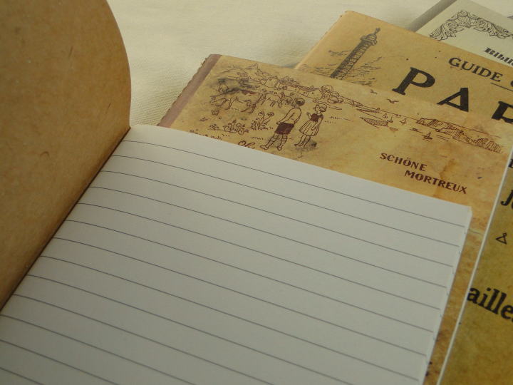 アンティーク風ステイショナリー＞古書の表紙デザインをモティーフにしたノート