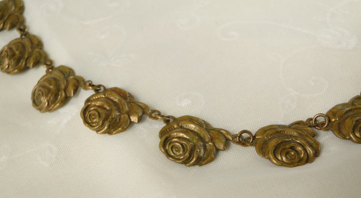 アンティーク・アクセサリー＞ネックレス＞薔薇がモティーフのブラス製ネックレスです。＞ヴィクトリアン