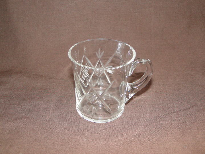 アンティーク・ガラス＞ジェリーグラス＞カットグラスの可愛いジェリーグラスです。＞1900年頃