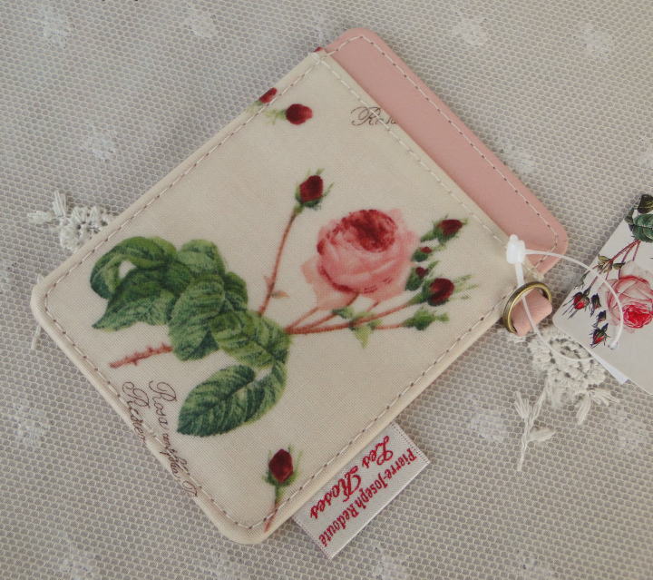 薔薇の雑貨＞ルドゥーテＩＣカードケース＞ルドゥーテの素敵なバラ柄ICカードケースです。