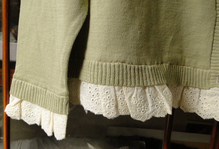バドローズ　マーリア　水野　陽子　 2015年　春コレクション＞カーディガン＞袖口と裾周りにレースのフリルを施したカーディガンです。＞グリーン　綿100％