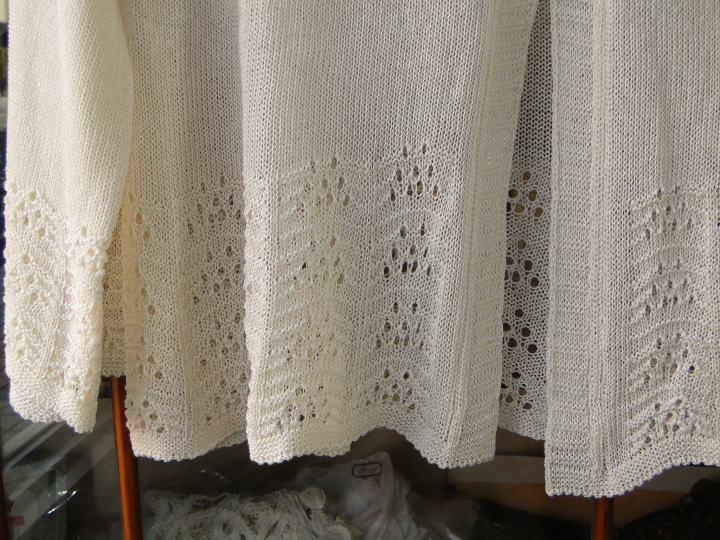 バドローズ　マーリア　水野　陽子　 2015年　夏コレクション＞カーディガン＞裾と袖口の柄編みと３ツボタンが印象的なカーディガンです。＞オフホワイト　綿100％