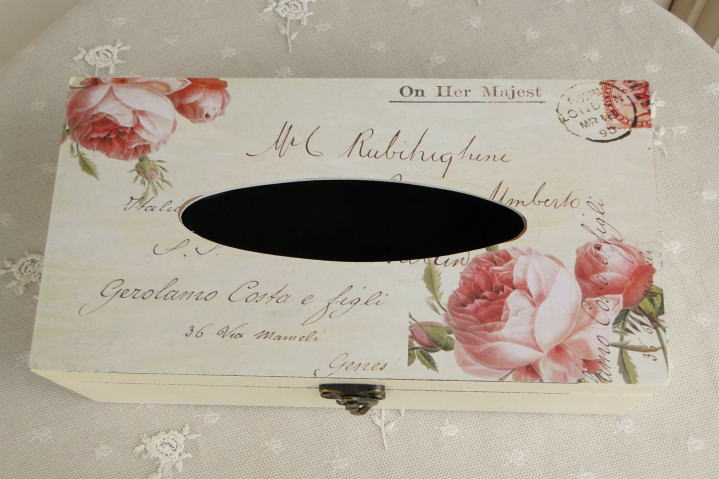 薔薇の雑貨＞ティッシュ・ボックス＞ローザ＞薔薇のポスト・カードをモティーフにしたデザインのティッュ・ボックスです。