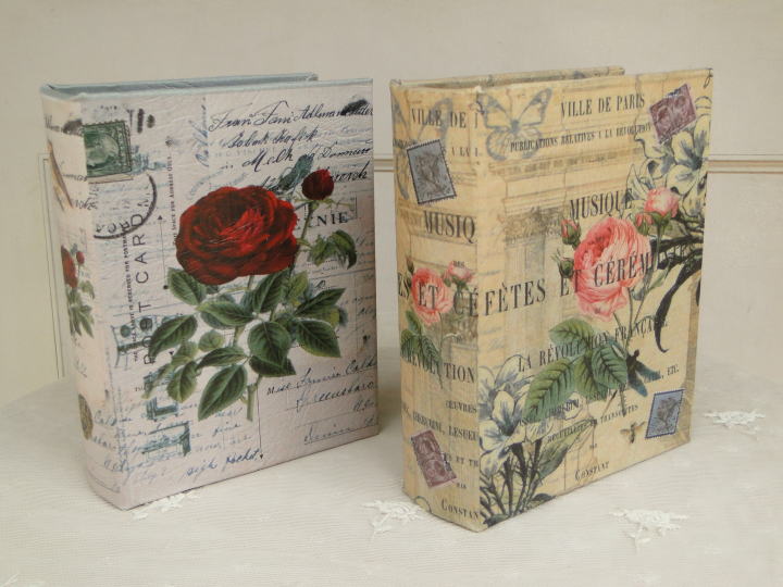 薔薇の雑貨＞ポケット・アルバム＞薔薇のポスト・カードをモティーフにしたデザインのポケット・アルバムです。＞80枚入 ／ 180×135×50mm