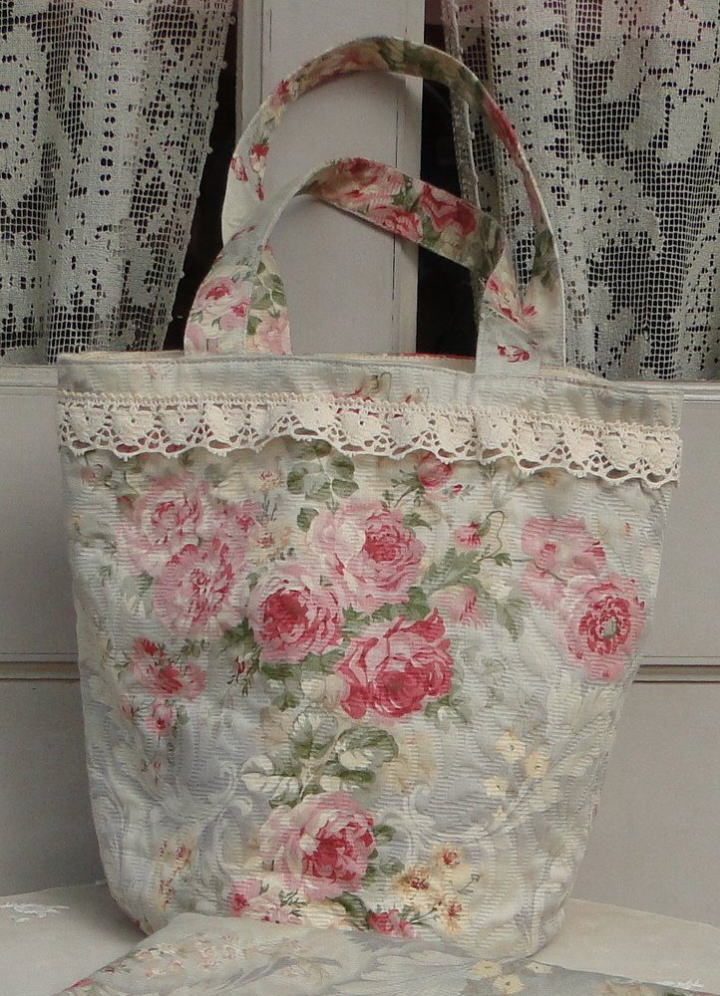 オリジナル雑貨＞ピーチメルバ＞ バッグとテーブルクロス＞ピンクのバラ柄、ピーチメルバ・オリジナル・バッグとテーブルクロスです。