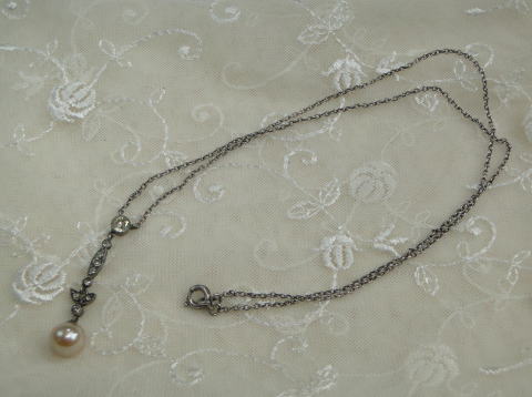 アンティーク雑貨＞アンティークアクセサリー＞ネックレス＞ロザリオのような形をしたパールのネックレスです。＞パール／シルバー　1930年