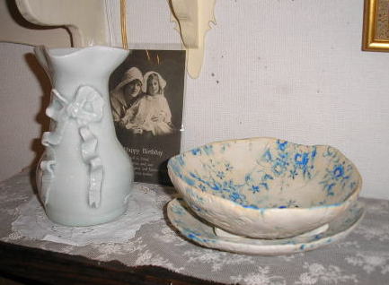 リボンがモティーフの青磁色花器とフランス製チュールレースを使用した花柄の植木鉢＜創作陶器＞ リボンの雑貨
