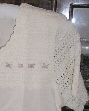 カットソー  ヨークと袖が手編みで薔薇の刺繍が施されています。  ＜マーリア　バドローズ　水野　陽子　コレクション＞　拡大