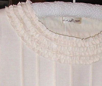 婦人服　＞　バドローズ　マーリア　水野　陽子　 ２００８年　オータムコレクション　＞　フリルとタックのTシャツ　＞　フリルをふんだんに使ったネック