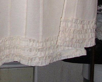婦人服　＞　バドローズ　マーリア　水野　陽子　 ２００８年　オータムコレクション　＞　フリルとタックのTシャツ　＞　裾回り、袖口に共フリル