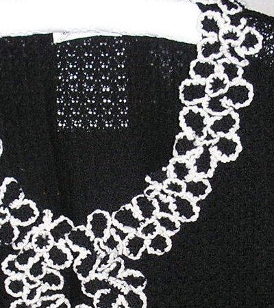 バドローズ　マーリア　水野　陽子　 ２００８年　オータムコレクション　＞　ボレロ風カーディガン　＞　襟まわり、前たて、裾、袖口全部が、かぎ針編みのお花のモティーフで囲まれています　＞　レース編み地
