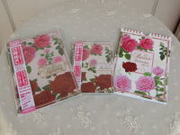 薔薇の雑貨＞2014年版 ダイアリー & カレンダー＞ Ａ５とＡ６の２サイズの美しい薔薇で彩られた見やすい見開き１ヶ月のスケジュール帳と壁掛け用カレンダーです。