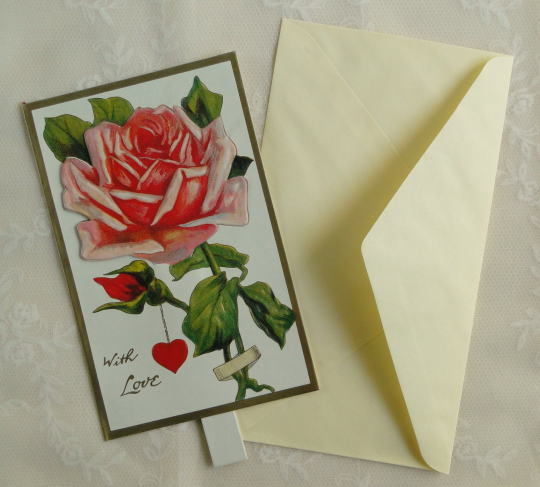 ヴィクトリアン・ステイショナリー＞封筒付き薔薇のプッシュ・アップ・カード＞エンボス加工のヴィクトリアン・グリーティングカードです。